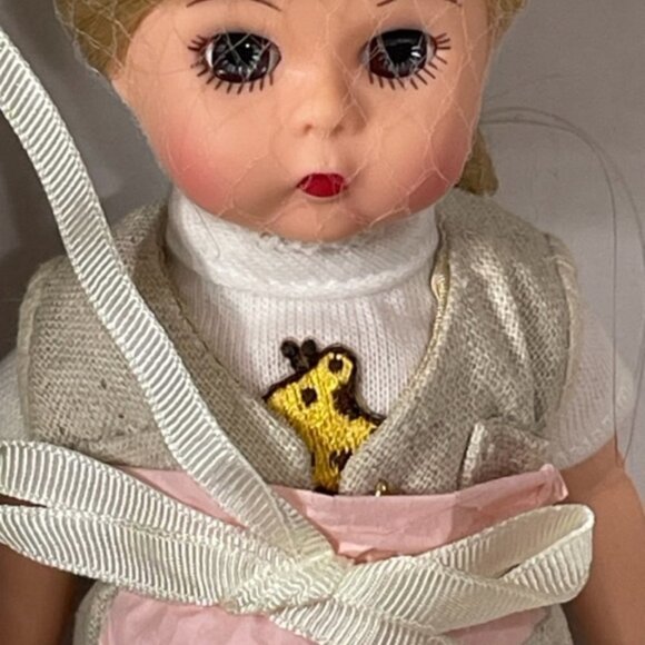 Madame Alexander 8" African Safari #33501 doll NIB - Picture 3 of 7